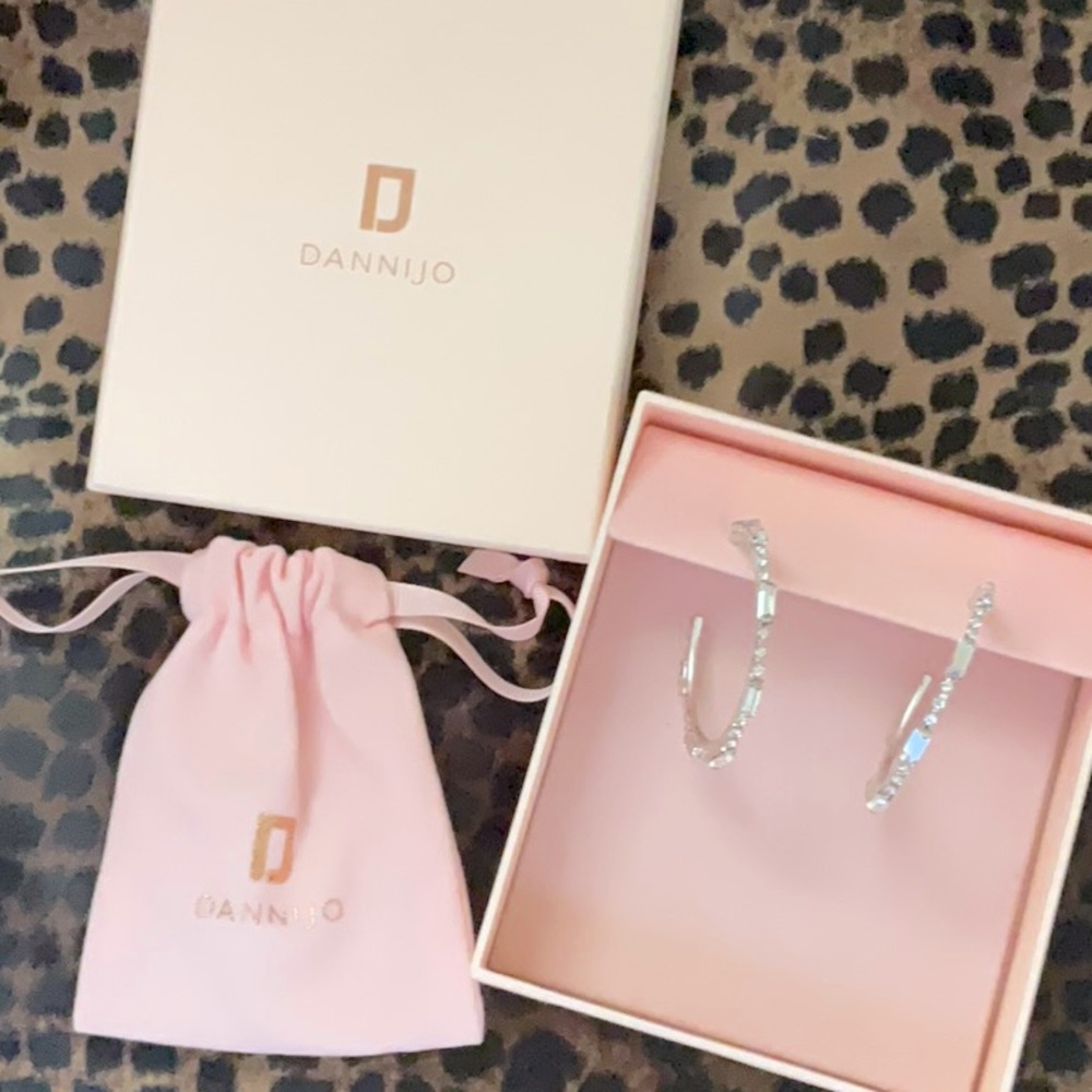 DANNIJO CRYSTAL HOOPS NWOT